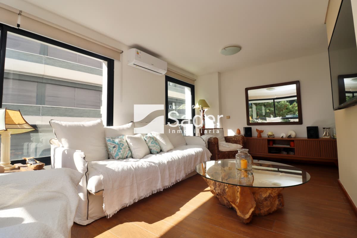 Excelente duplex frente al mar