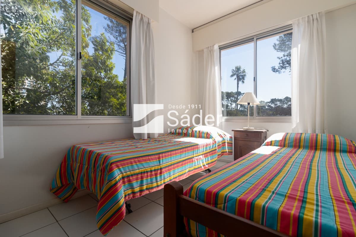 Apartamento en venta Playa Mansa 3 dormitorios