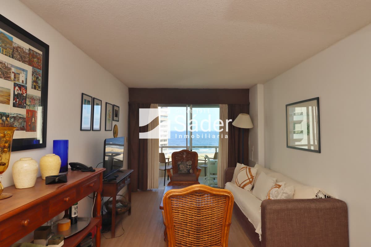 Apto. de 2 dormitorios, con vista al mar (Playa Brava, pda. 5)  -
