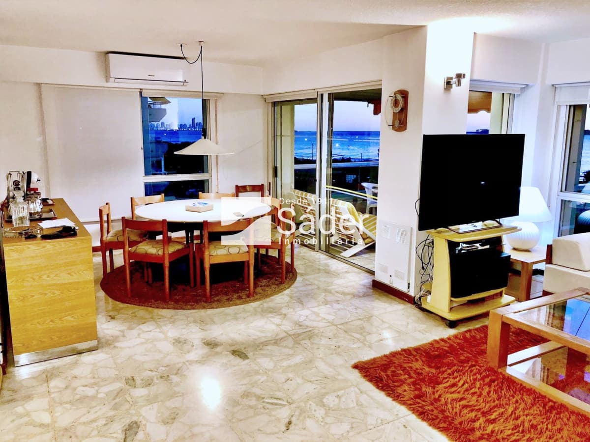 Apto 3 dorm. Playa mansa.   -