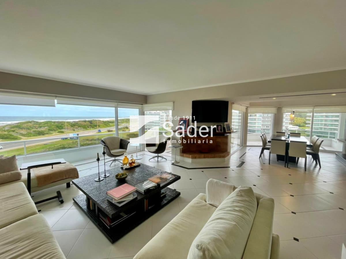 Penthouse de lujo frente al mar