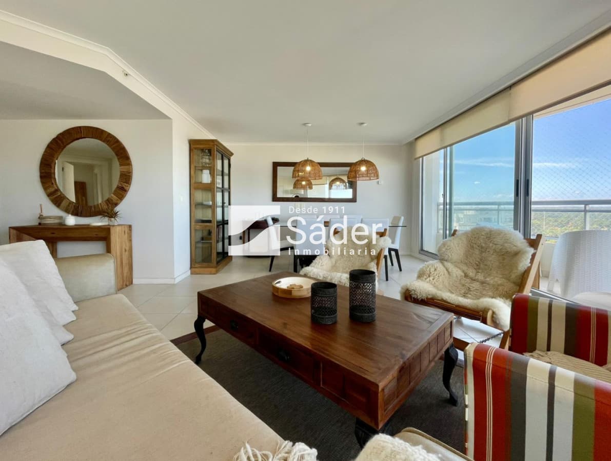 Apto en Alq. 3 Suites en Pda 8 de Playa Brava, a metros del mar   -