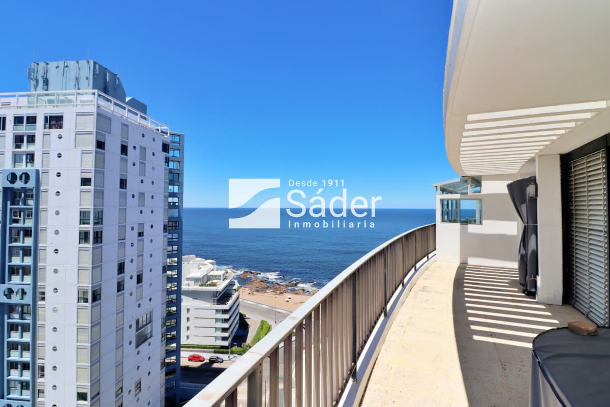 Apartamento en península. 3 dorm. Gran balcon  -