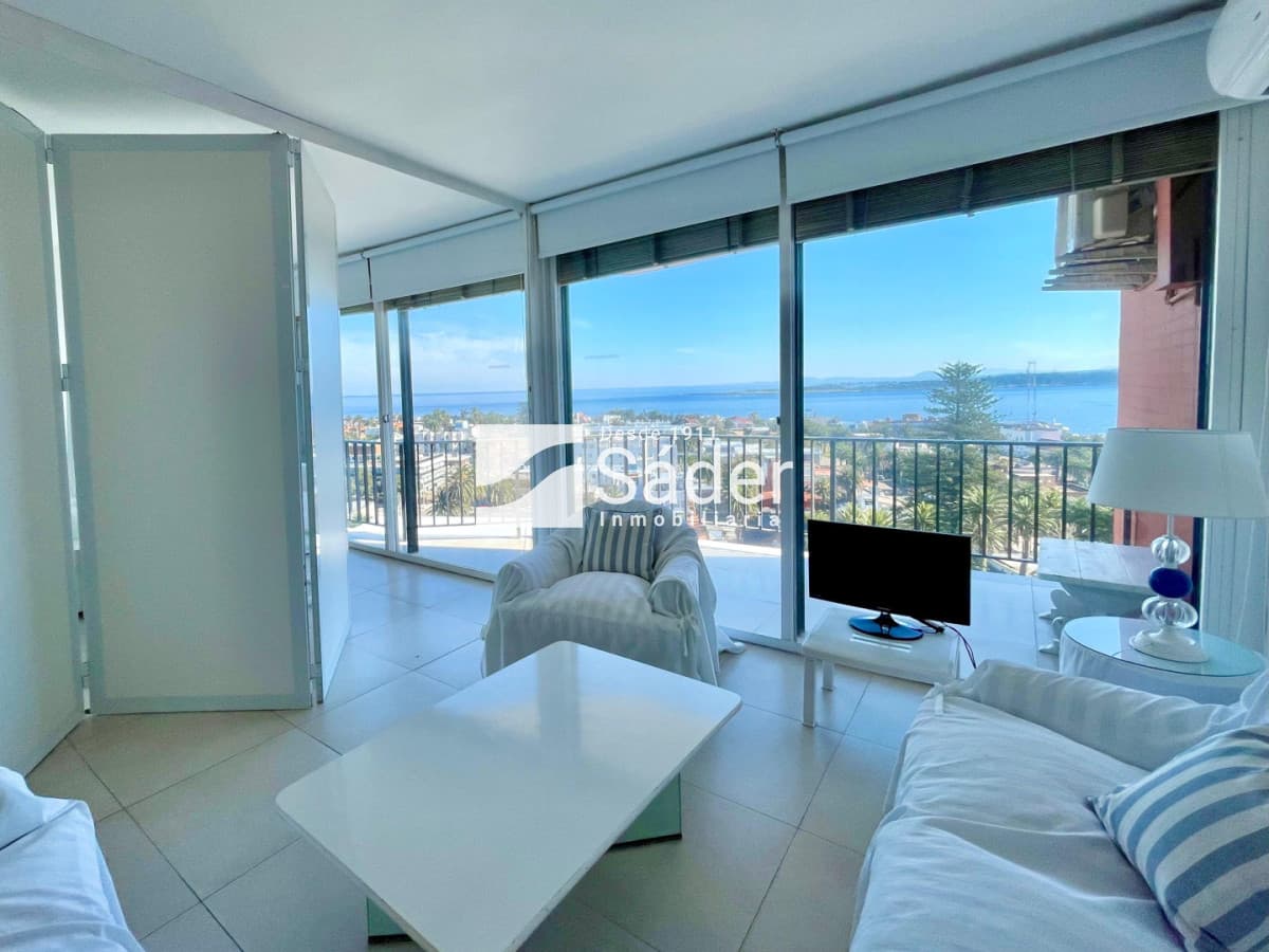 Apartamento en Península. 1 dormitorio y medio mas dorm de servicio.   -