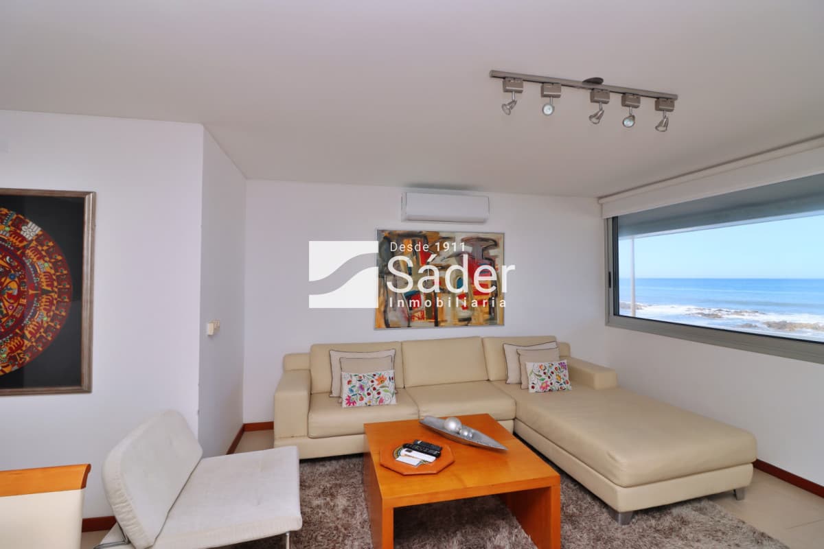 Apartamento en península. 3 dormitorios y parrillero  -