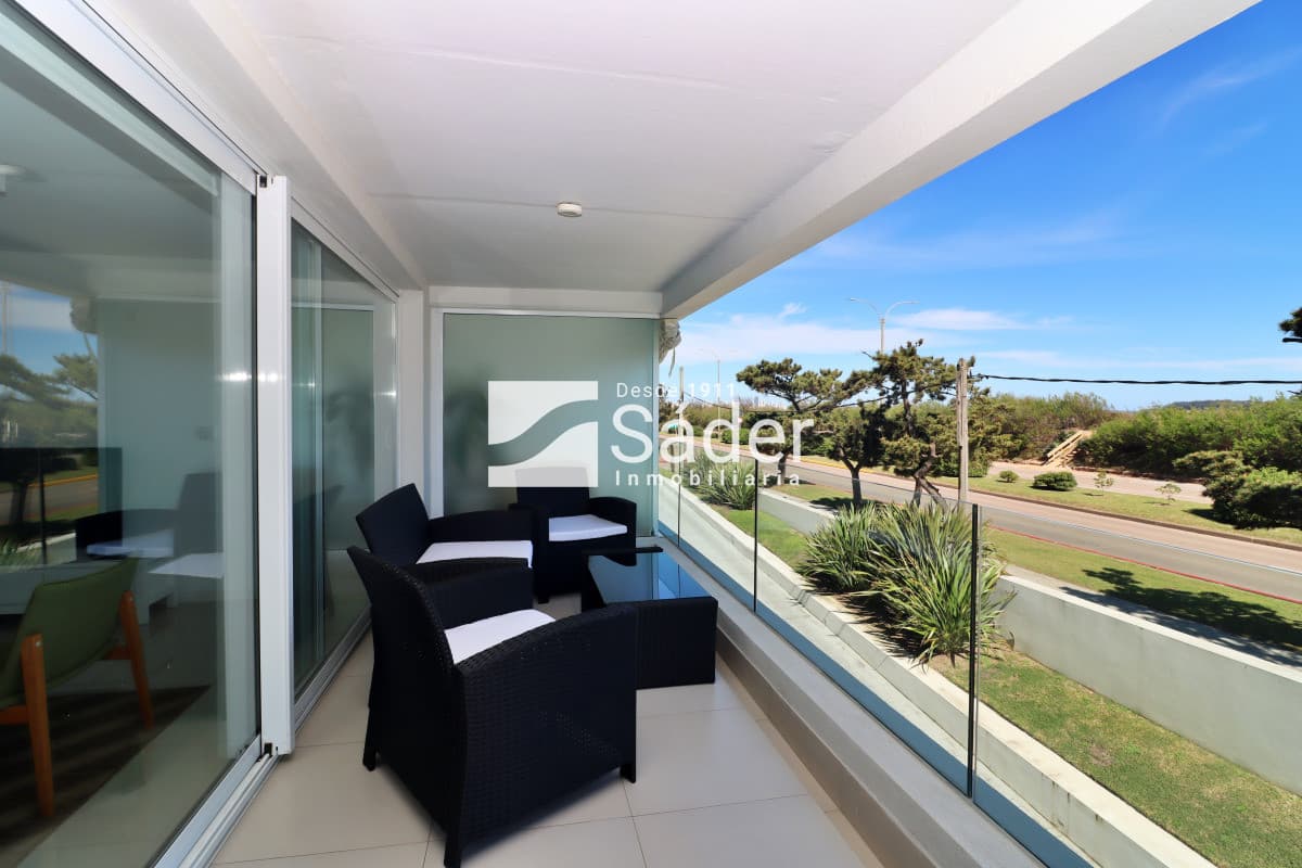 Apto en alquiler. Playa mansa 3 dormitorios en suite  -