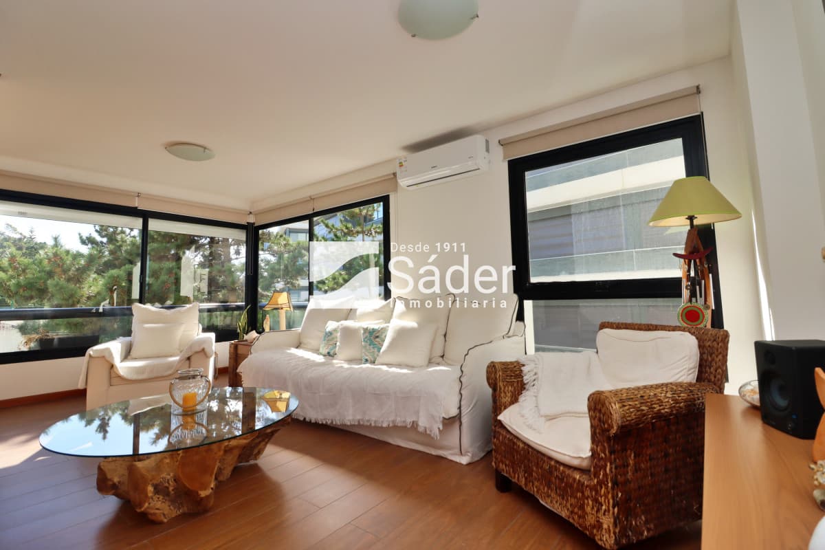 Excelente duplex frente al mar