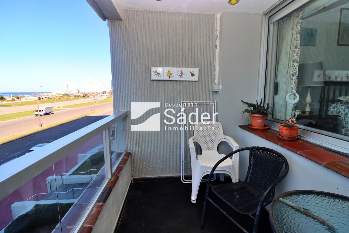 Apto con vista a playa brava. Primera linea  -