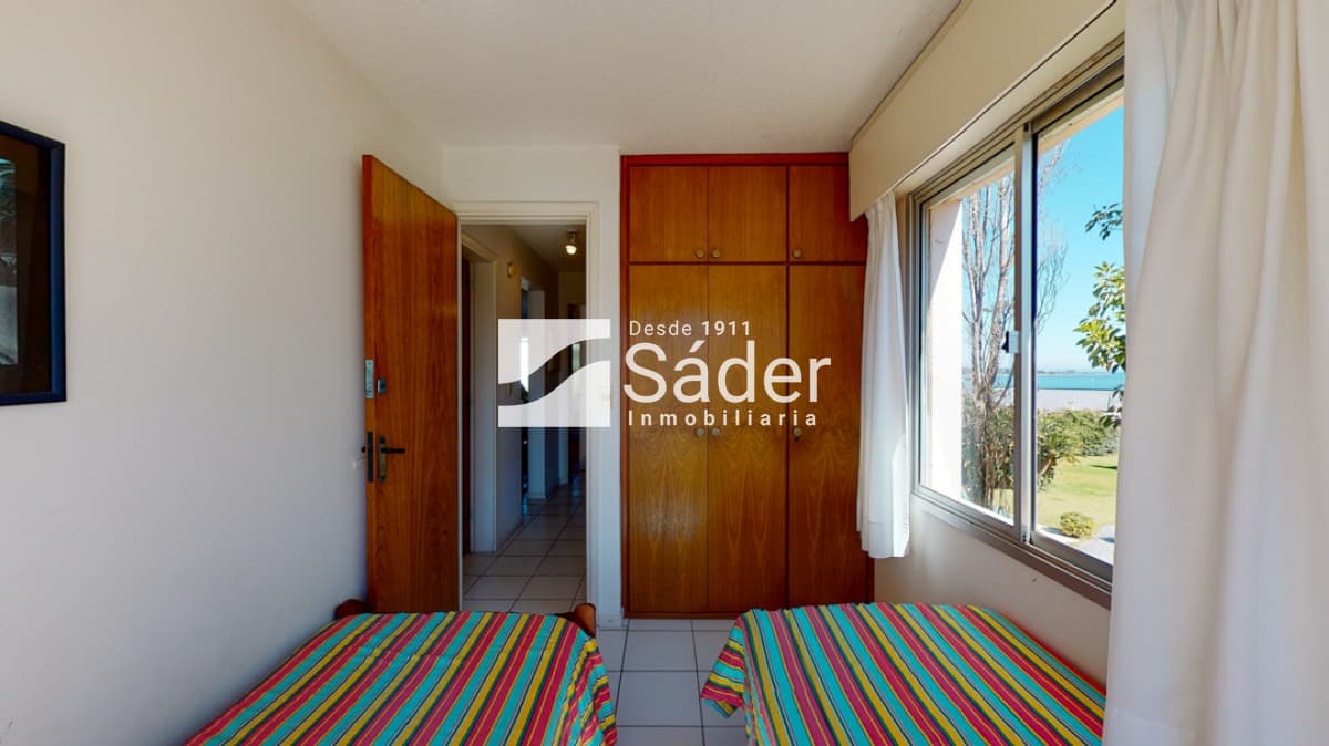Apartamento en venta Playa Mansa 3 dormitorios