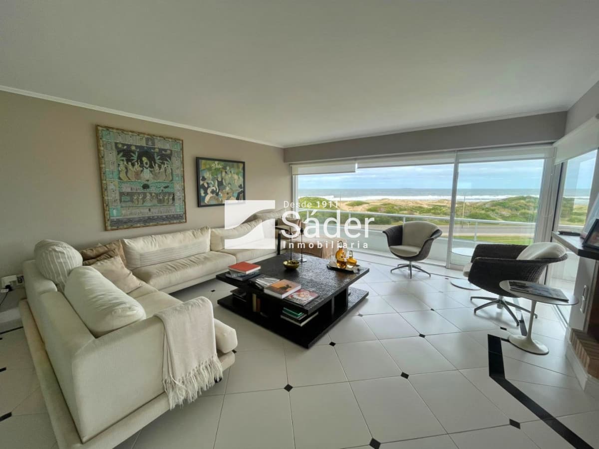 Penthouse de lujo frente al mar