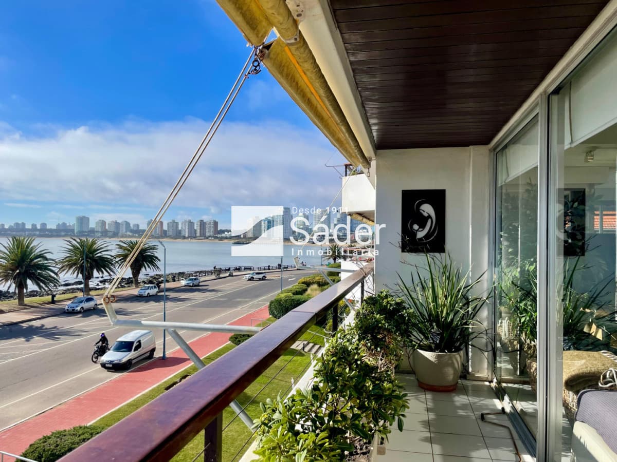 Amplio Apto con 3 Suite en Península, Vista al Mar  -