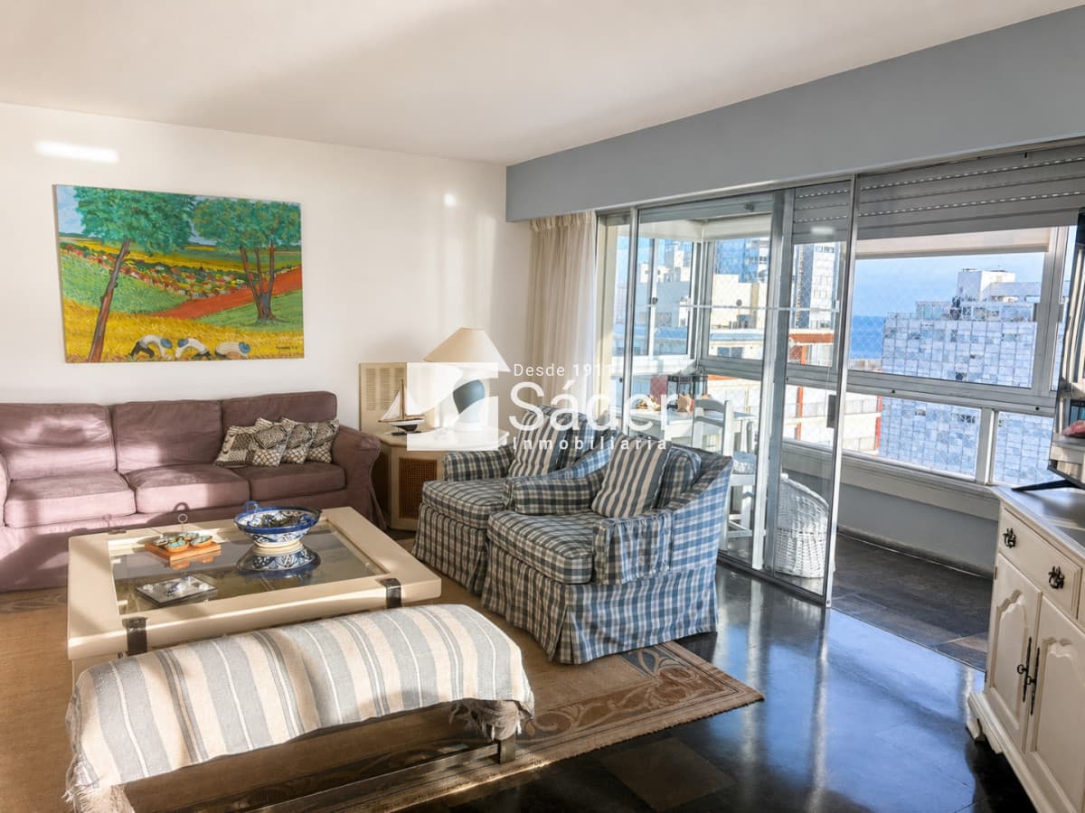 Apartamento en península. 3 dorm y servicio. Vista al puerto  -