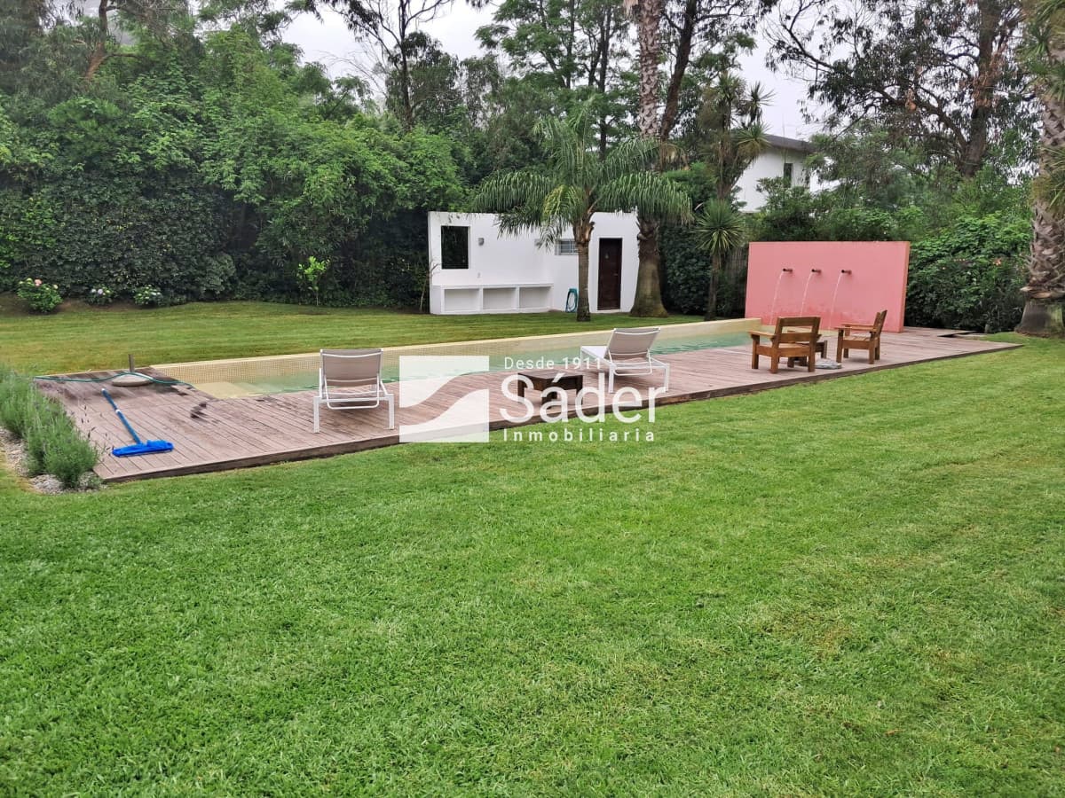 Casa moderna en Rincón del indio, con Piscina. 4 dorm.   -