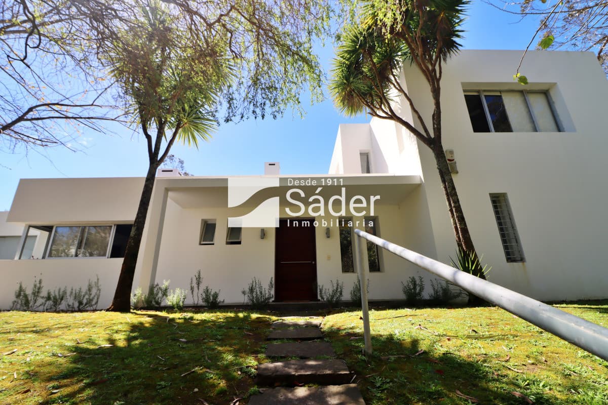 Casa moderna en Rincón del indio, con Piscina. 4 dorm.   -