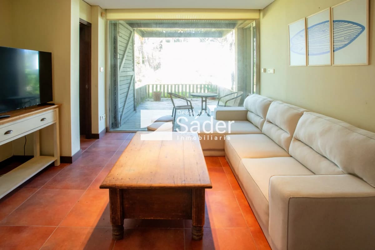 Casa en Montoya. 5 dormitorios y piscina  -