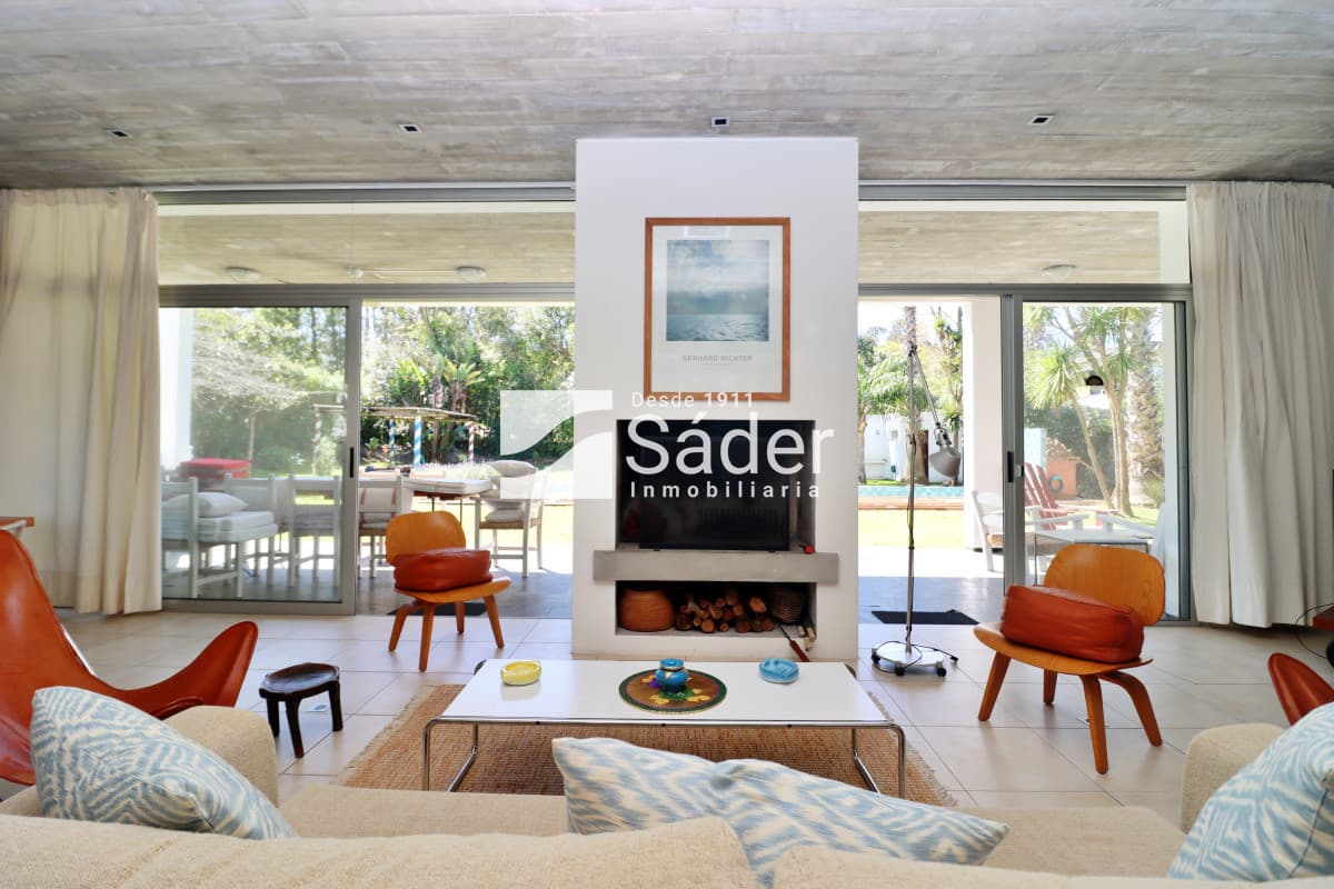 Casa moderna en Rincón del indio, con Piscina. 4 dorm.   -