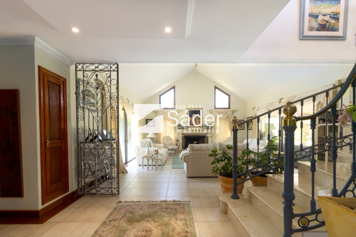 Casa en venta y alquiler Playa Mansa 5 dormitorios