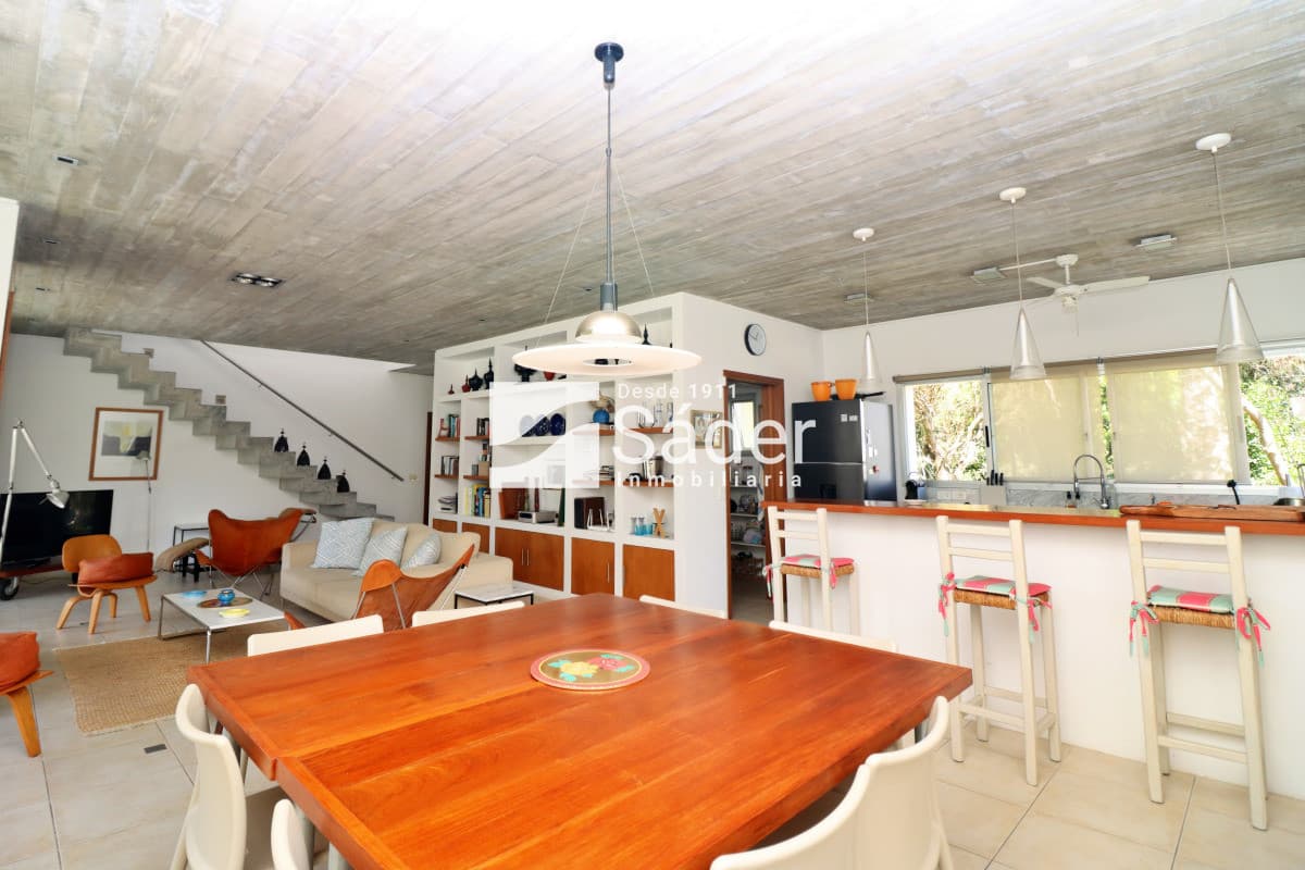Casa moderna en Rincón del indio, con Piscina. 4 dorm.   -