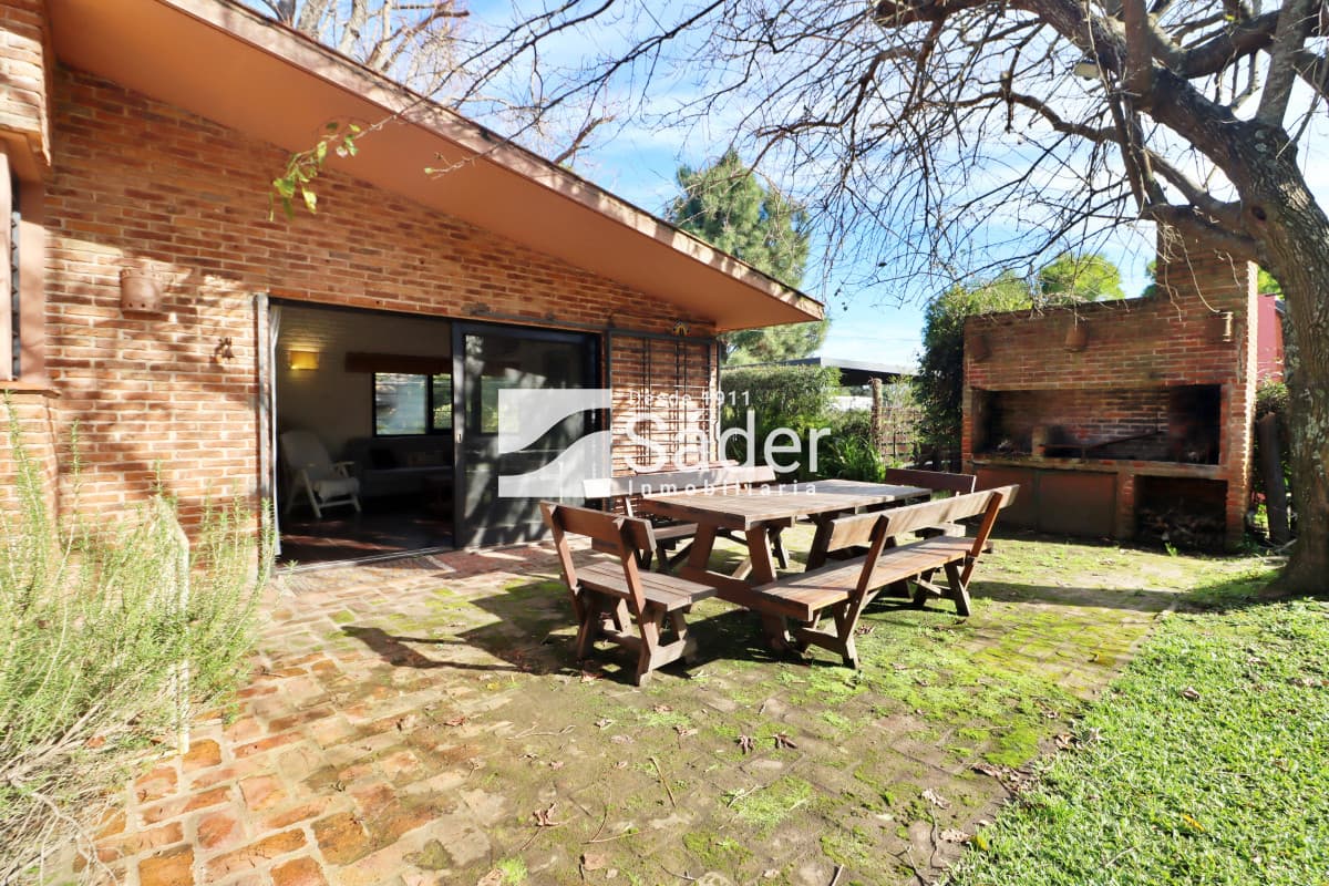 Casa en alquiler. 3 dormitorios. Pinares  -