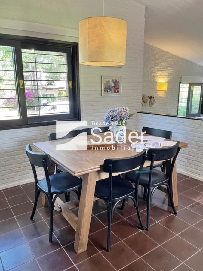 Casa en alquiler. 3 dormitorios. Pinares  -