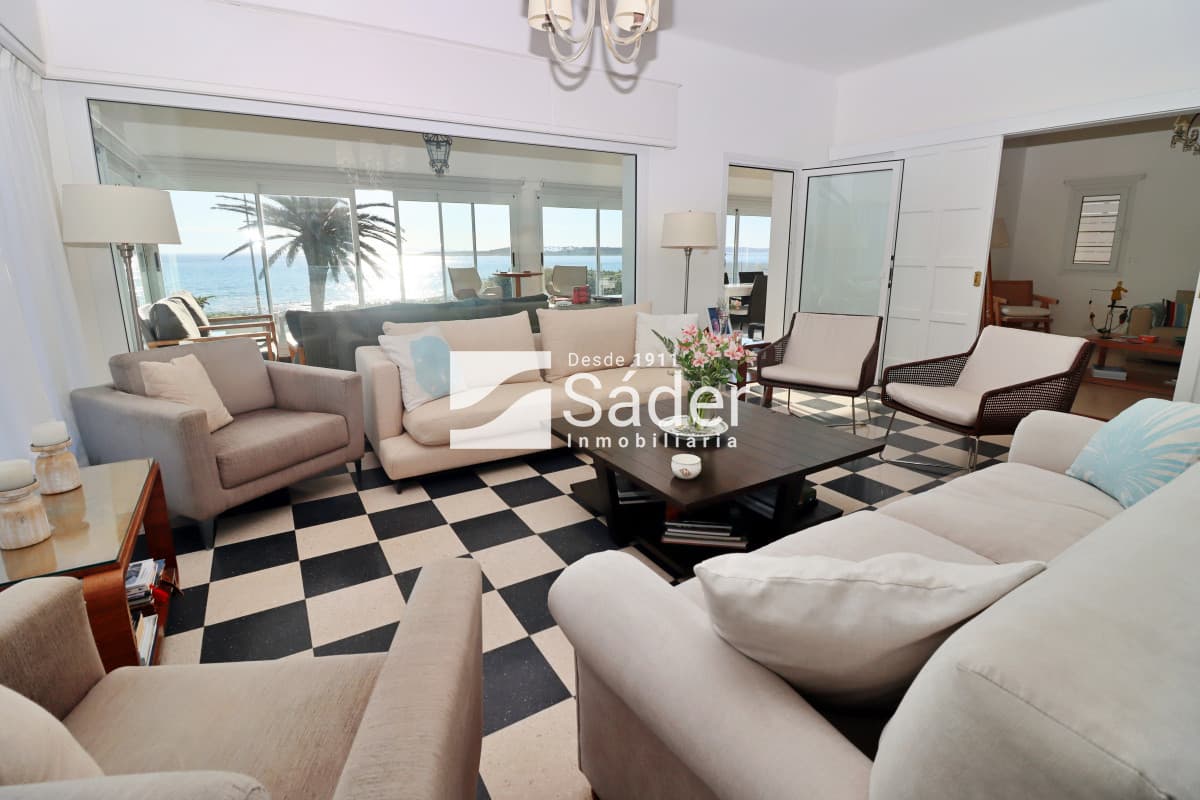 Casa en peninsula, primera linea frente al mar  -