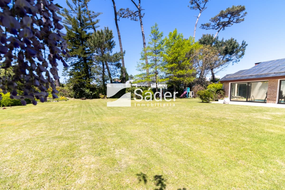 Casa en venta y alquiler Playa Mansa 5 dormitorios