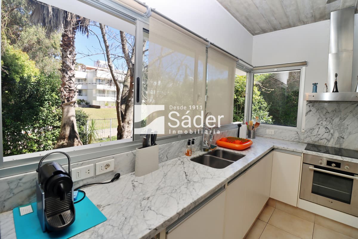Casa moderna en Rincón del indio, con Piscina. 4 dorm.   -