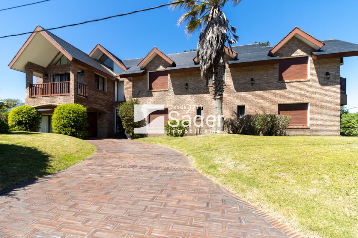 Casa en venta y alquiler Playa Mansa 5 dormitorios