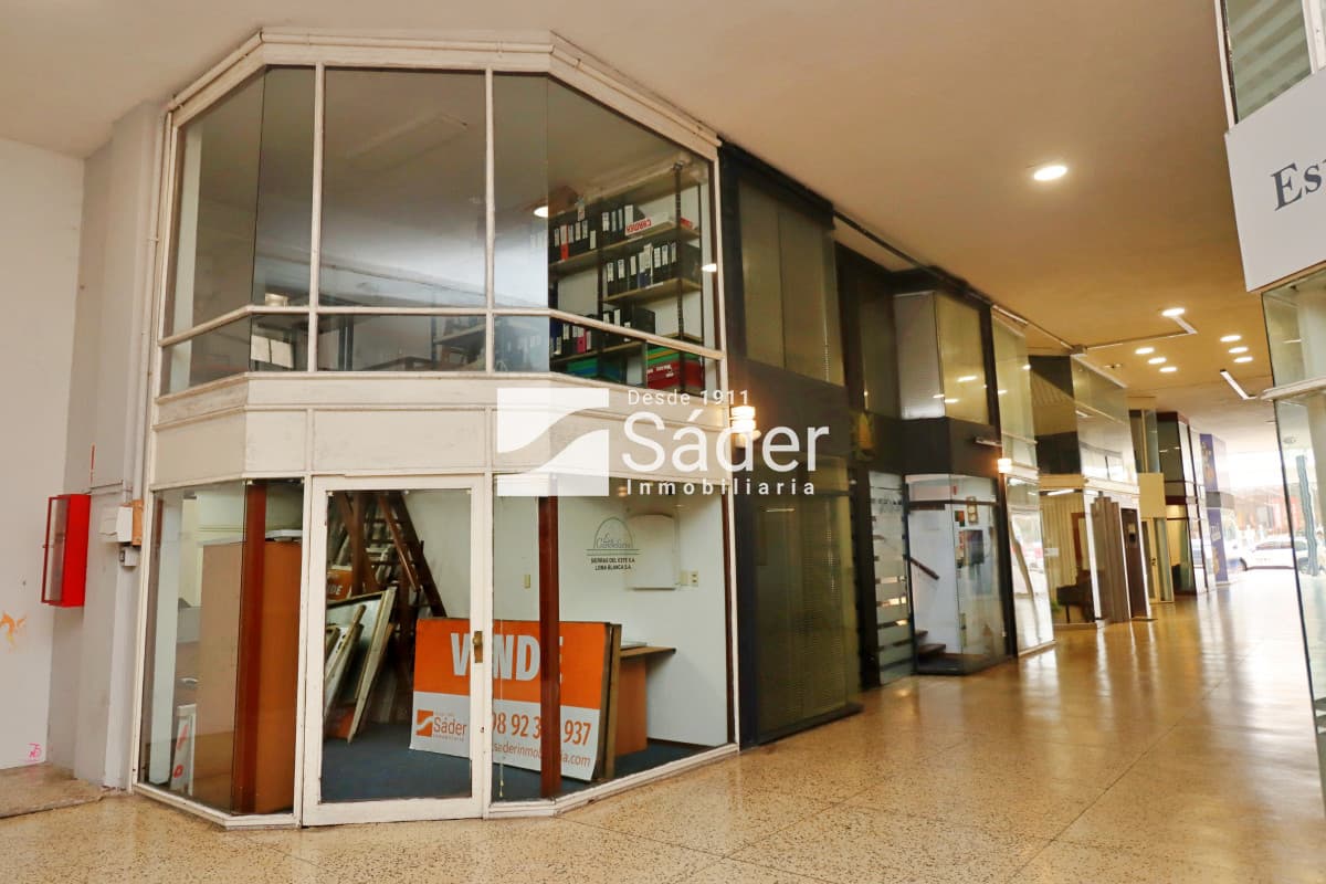 Local en Península, 27 m2 en dos niveles