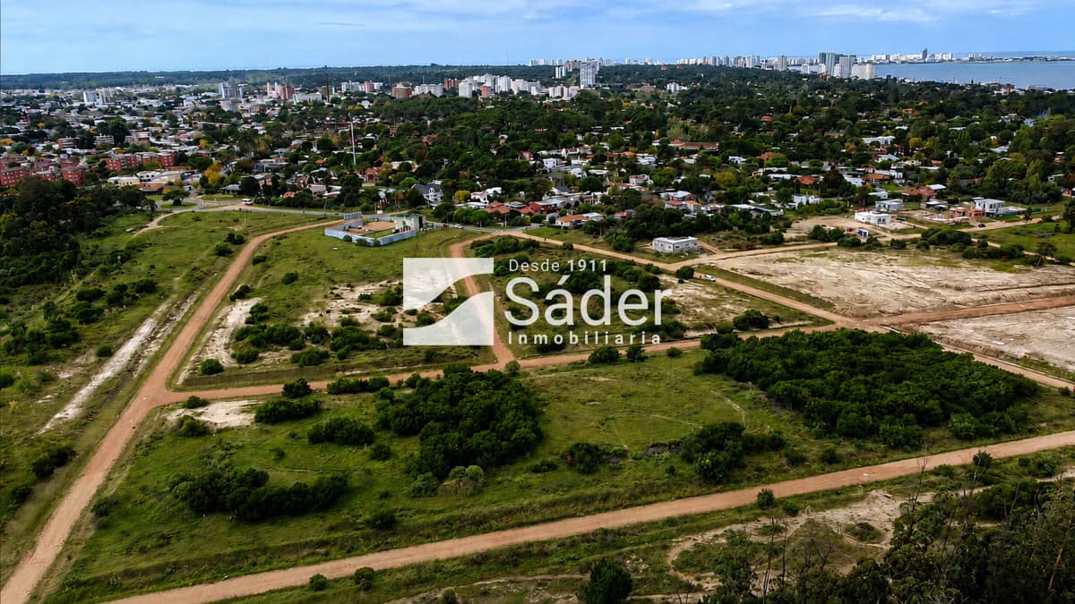 Nuevos Lotes en Venta en Jardines de Pinares, de 600 a 700m².