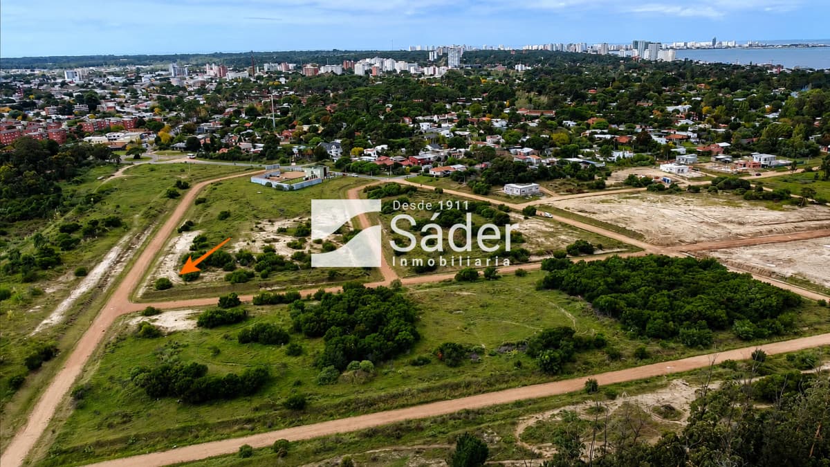 Terreno esquinero de 621² en Sausalito, Maldonado