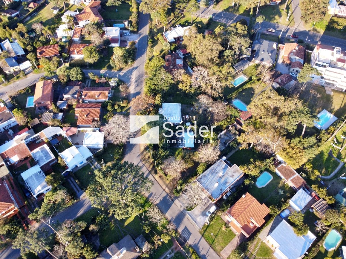 Oportunidad Terreno de 788 m² en Pda. 21 de Playa Mansa
