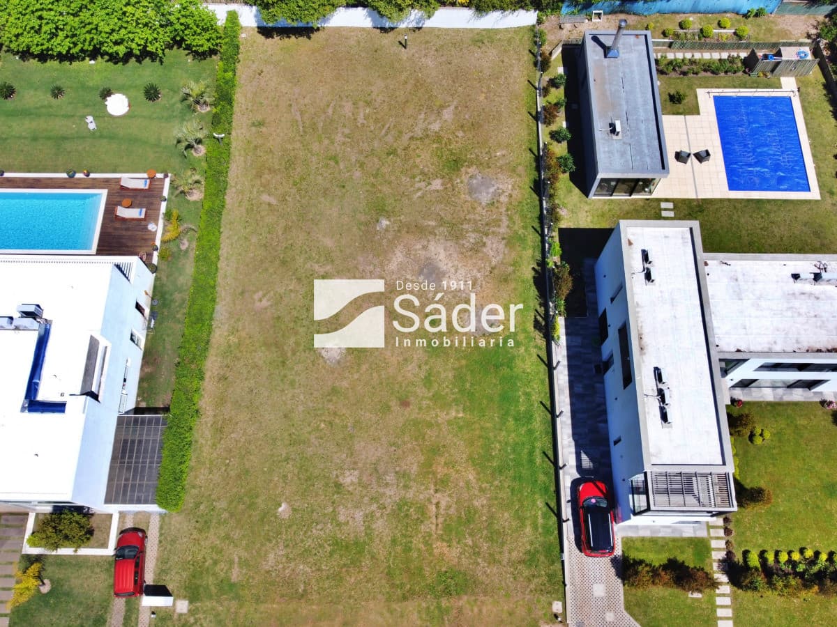 Terreno en Pda. 8 de Playa Mansa, barrio privado Boulevard Park