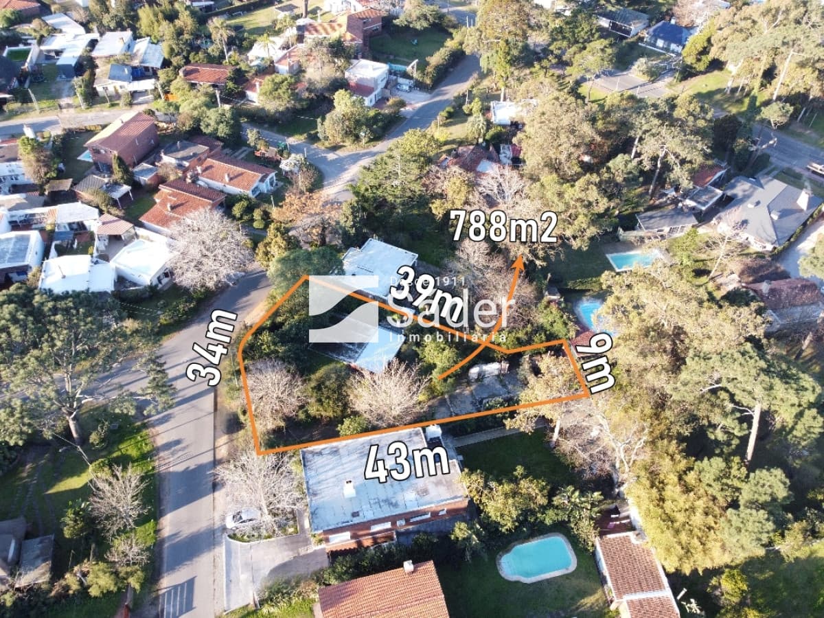 Oportunidad Terreno de 788 m² en Pda. 21 de Playa Mansa