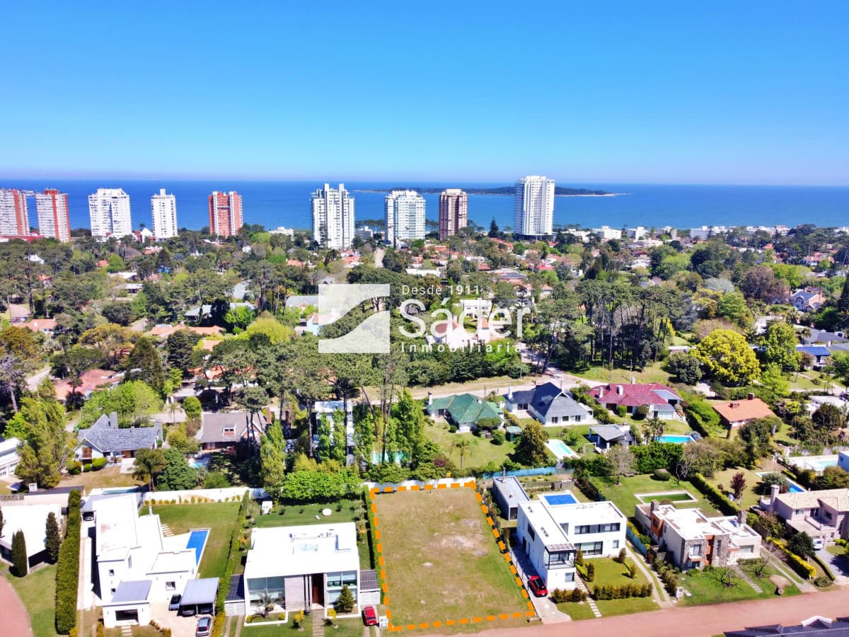 Terreno en Pda. 8 de Playa Mansa, barrio privado Boulevard Park
