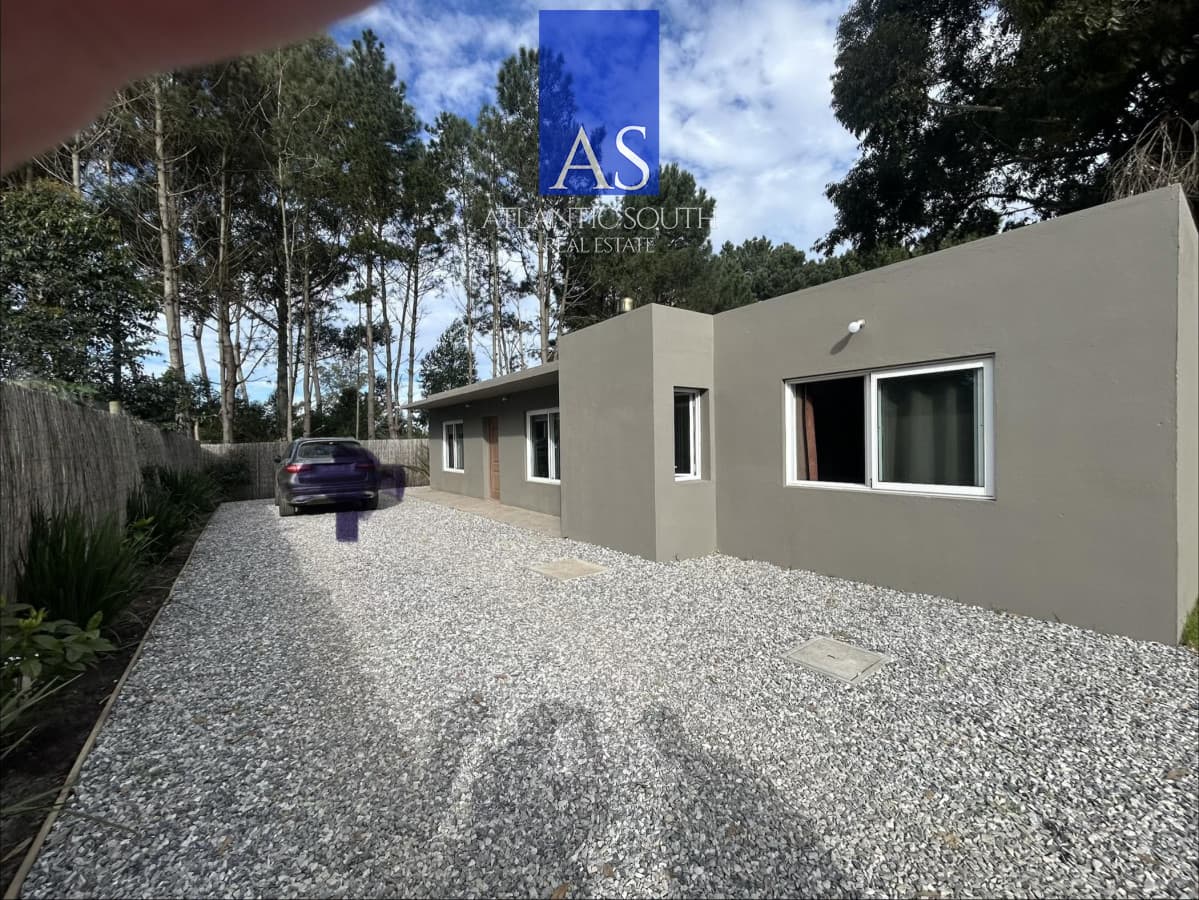 Venta Casa Punta del Este. Parque Burnett. 3 dormitorios y 2 baños con Piscina