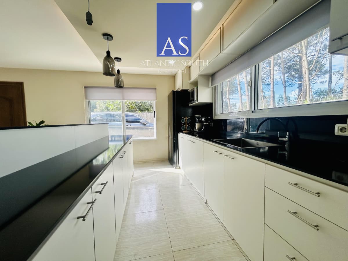 Venta Casa Punta del Este. Parque Burnett. 3 dormitorios y 2 baños con Piscina