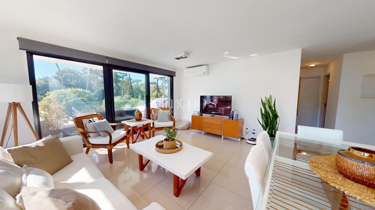 Apartamento en Punta del Este. 2 Dormitorios y cochera - Playa Mansa