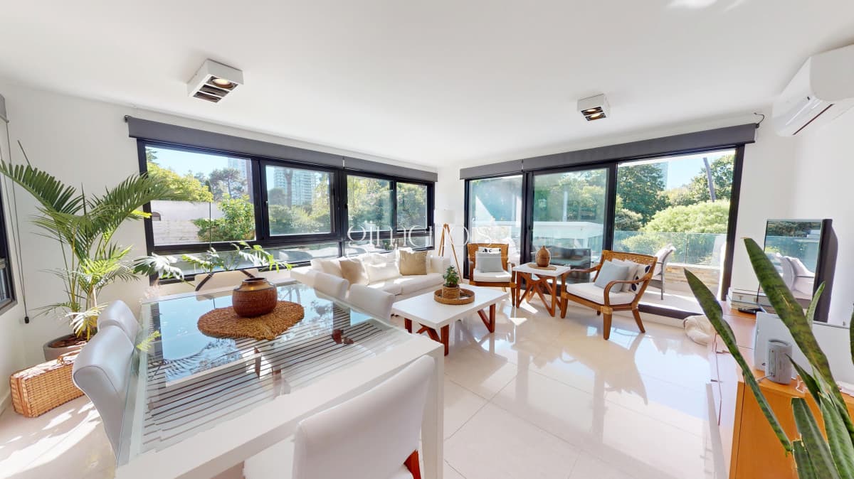 Apartamento en Punta del Este. 2 Dormitorios y cochera - Playa Mansa