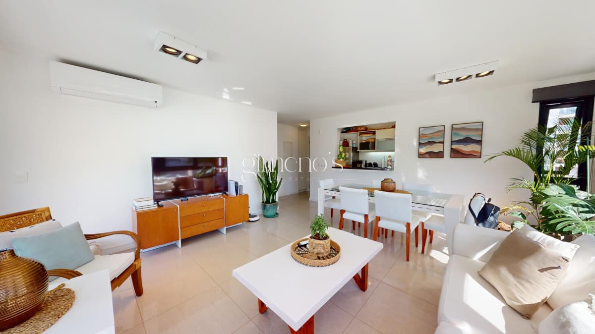 Apartamento en Punta del Este. 2 Dormitorios y cochera - Playa Mansa
