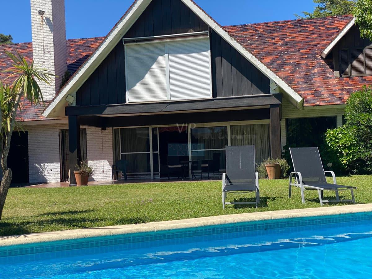 ALQUILER EN MANSA 4 SUITES PILETA CLIMATIZADA