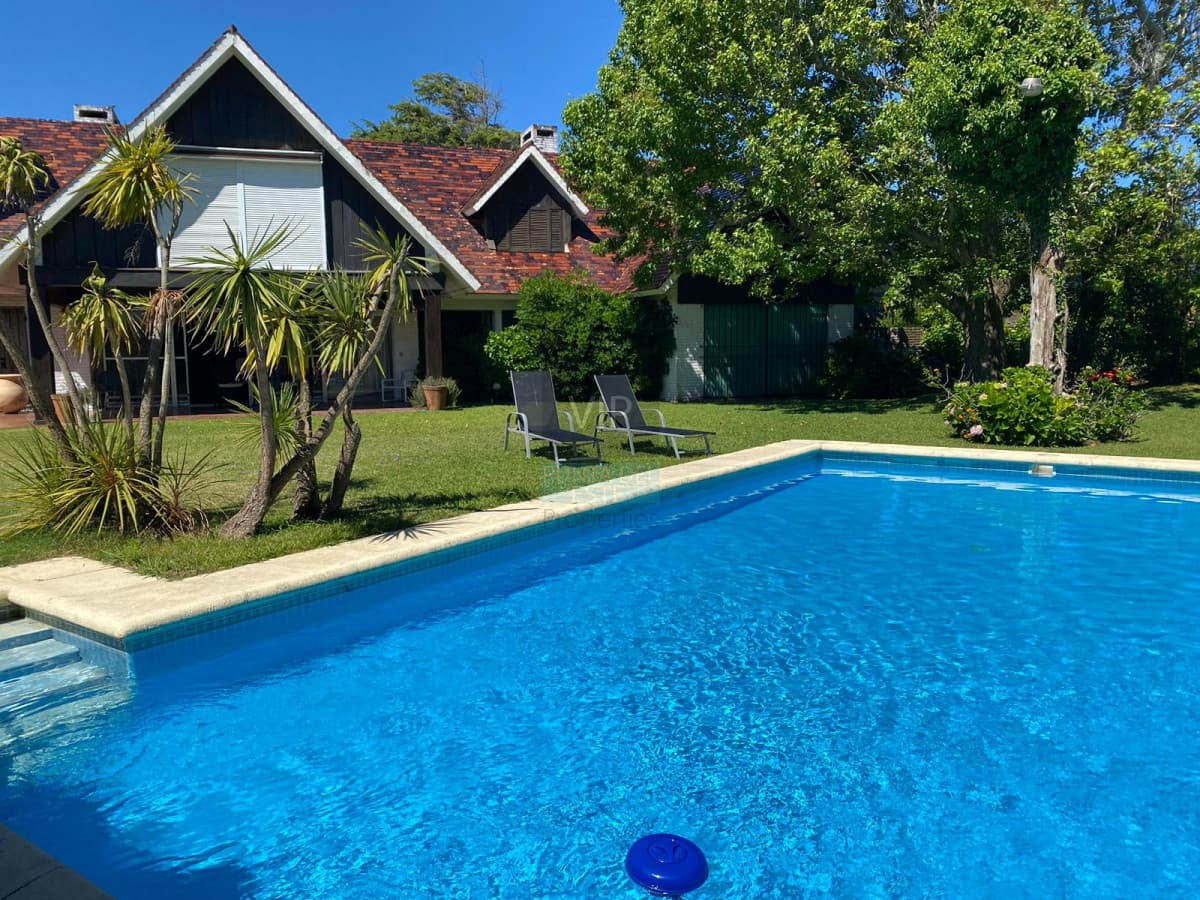 ALQUILER EN MANSA 4 SUITES PILETA CLIMATIZADA