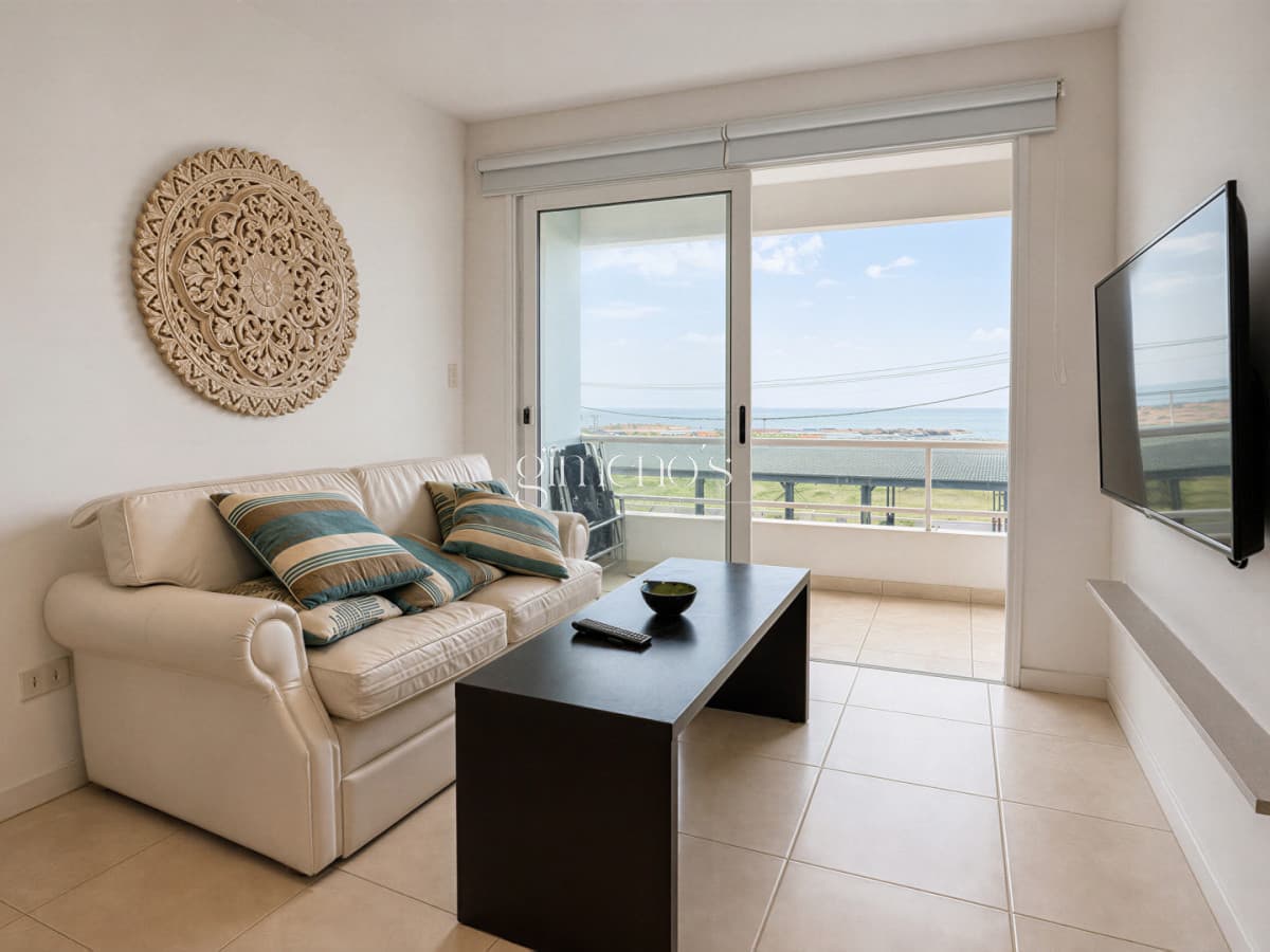 Apartamento de 1 dormitorio en venta frente al mar - Piedra del Chileno - Punta del Este