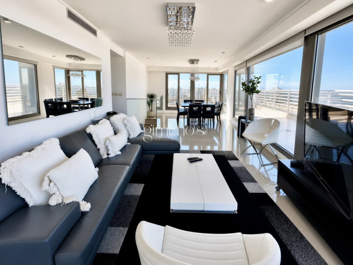 Penthouse duplex de 3 dormitorios en venta y alquiler, Punta del Este!
