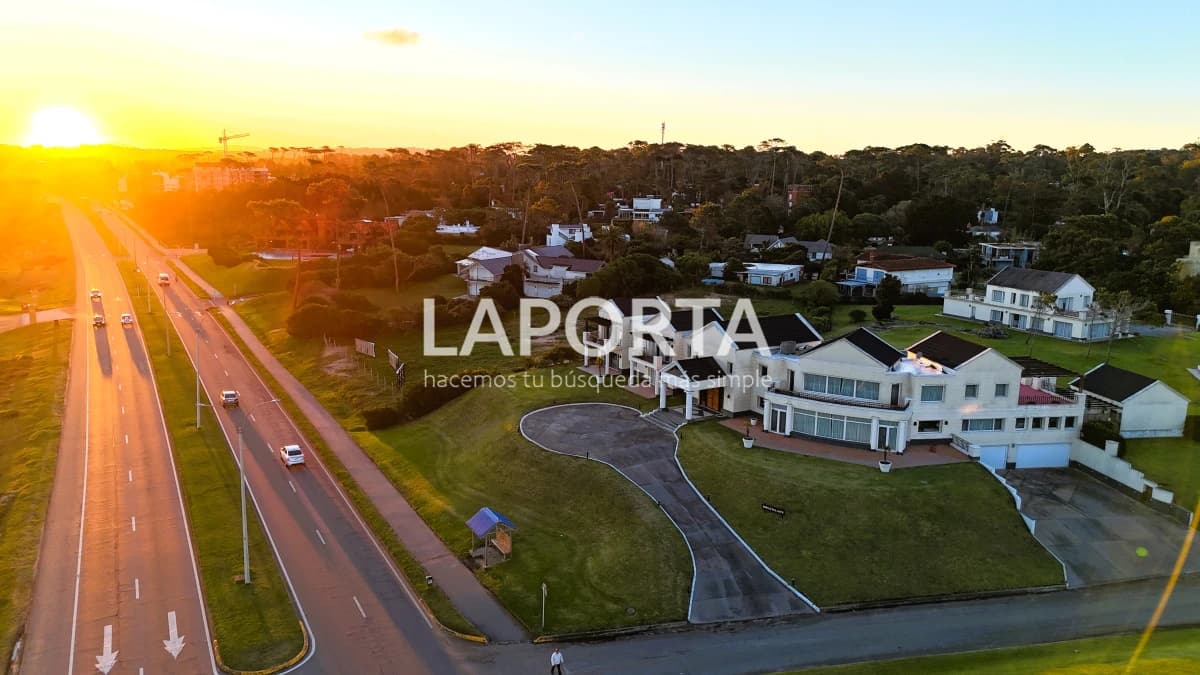 Mansion en playa mansa | Inmobiliaria La Porta