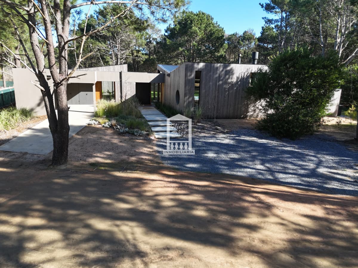 Exclusiva Casa en Laguna Escondida!