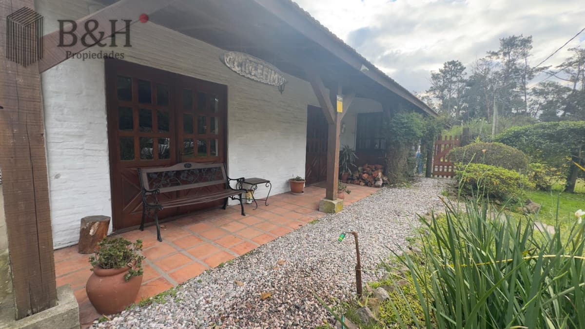 ALQUILER CASA 4 DORMITORIOS ANUAL CON COCHERA