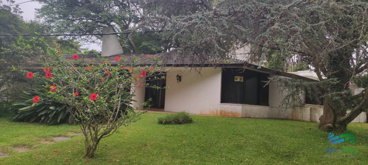 Casa en venta de 4 dormitorios en Av. del Mar, barrio Lugano, Punta del Este