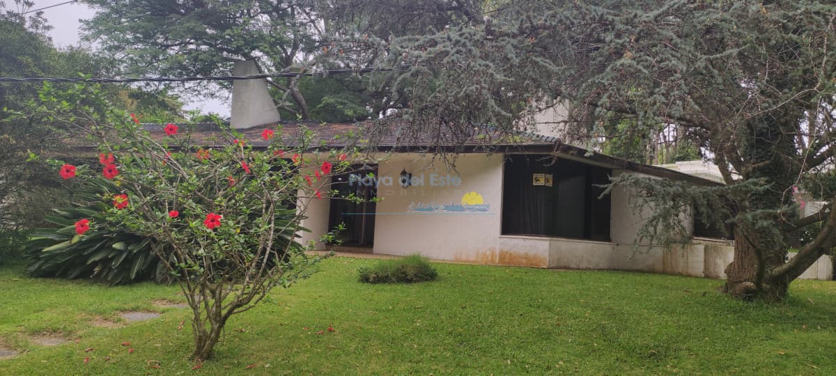 Chalet en venta en Av. del Mar - Barrio Lugano - Inmobiliaria Playa del Este