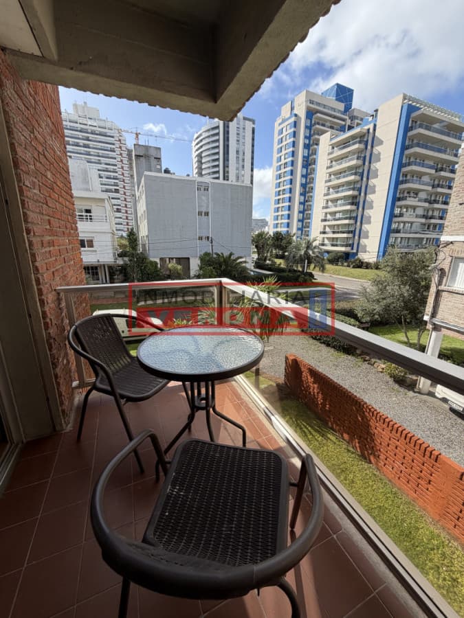 Venta de apartamento reciclado, 1 dorm, balcón y garaje! - Inmobiliaria Verona Punta